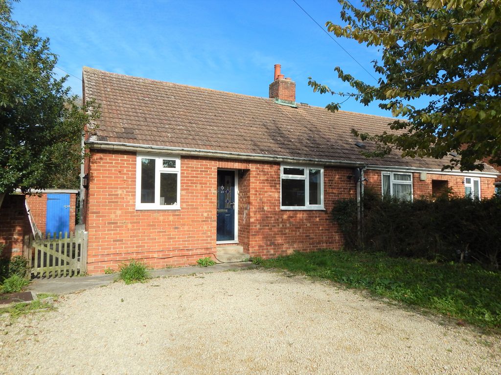 2 bed semi-detached bungalow to rent in Nobles Close, Botley, Oxford OX2, £1,400 pcm