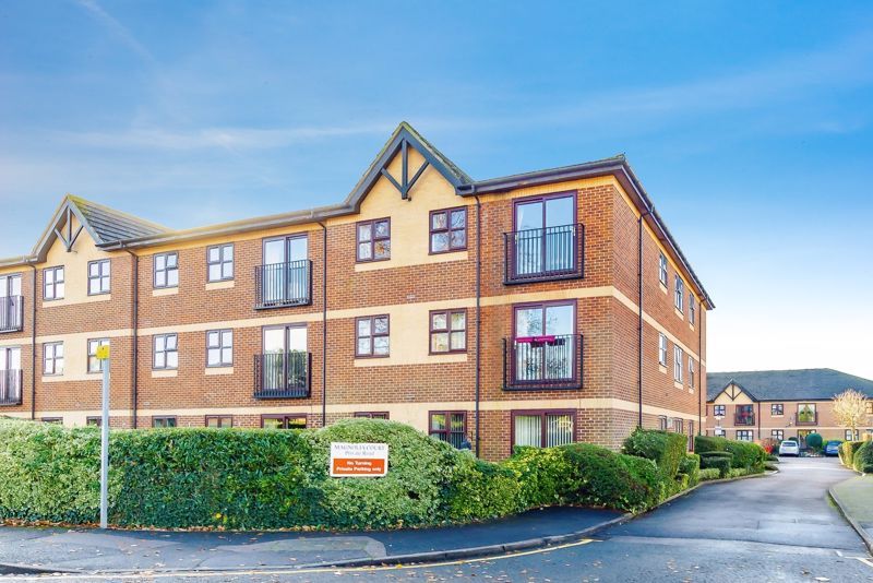 1 bed flat for sale in Magnolia Court, Horley RH6, £100,000