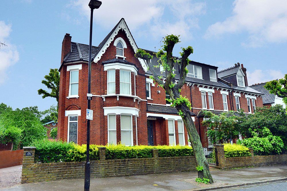 1 bed flat for sale in Stapleton Hall Road, Stroud Green N4, £355,000