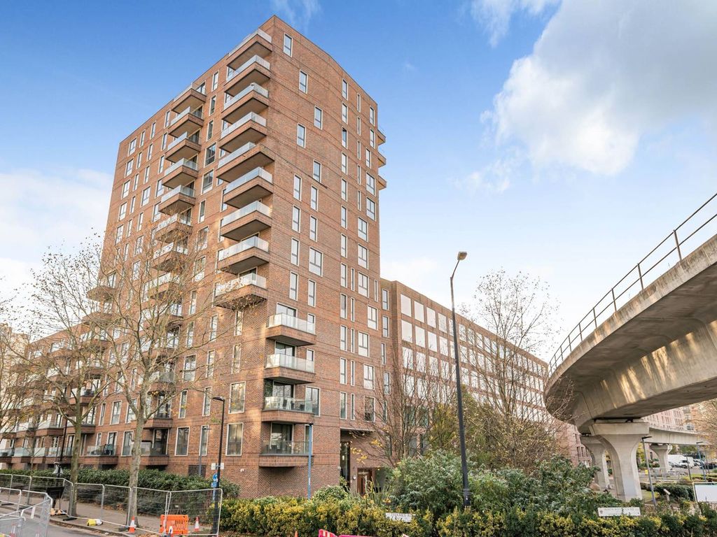 2 bed flat for sale in Connaught Heights, Royal Docks, London E16, £380,000