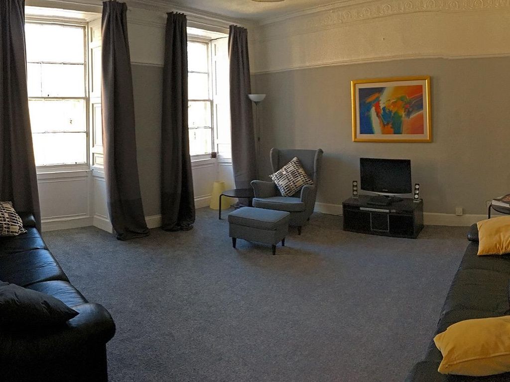 2 bed flat to rent in High Street, Brechin DD9, £550 pcm