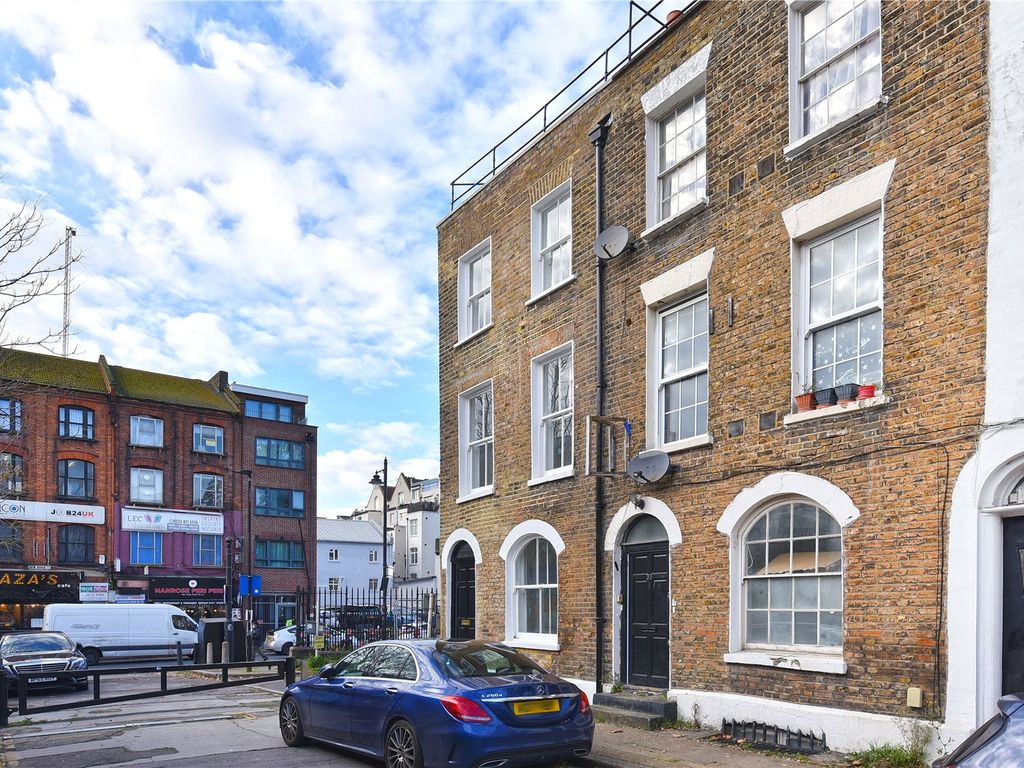 4 bed end terrace house to rent in Mount Terrace, London E1, £3,750 pcm