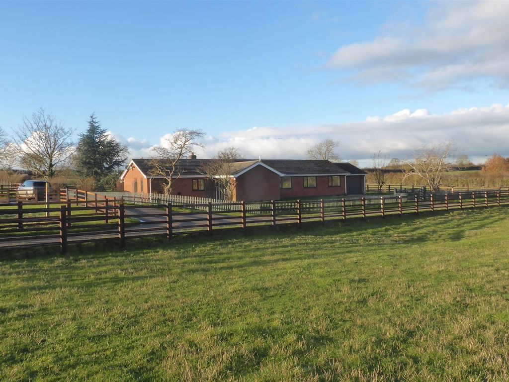 4 bed detached bungalow to rent in Melton Road, Whissendine, Rutland LE15, £1,950 pcm