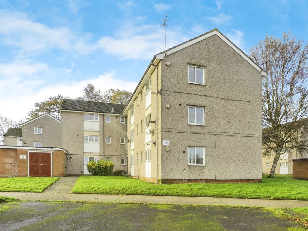 3 bed flat for sale in Conway Court, Bebington, Wirral CH63, £115,000