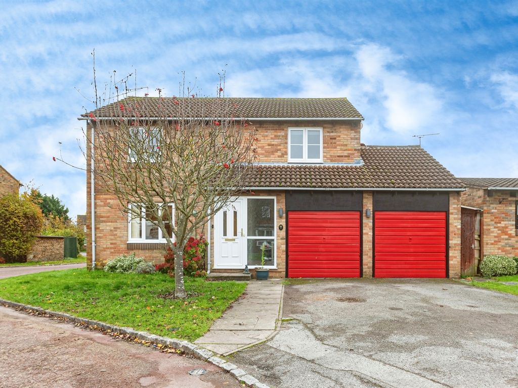 4 bed detached house for sale in Bythorn Close, Lower Earley, Reading RG6, £575,000