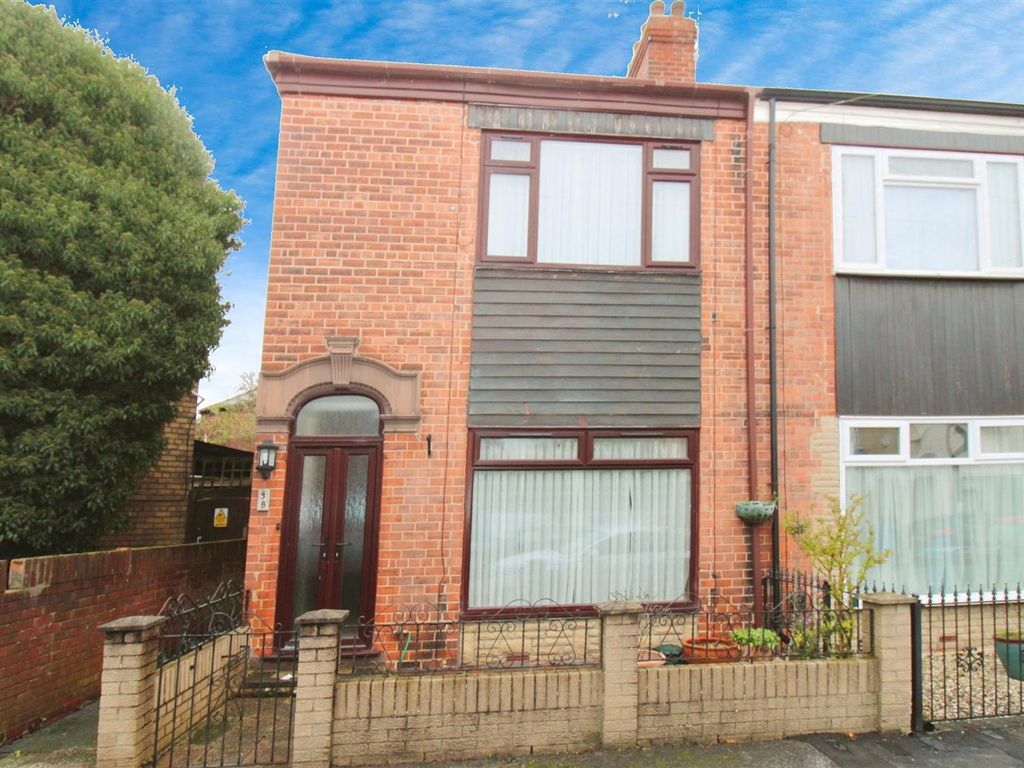 2 bed end terrace house for sale in Heathcote Street, Hull HU6, £130,000