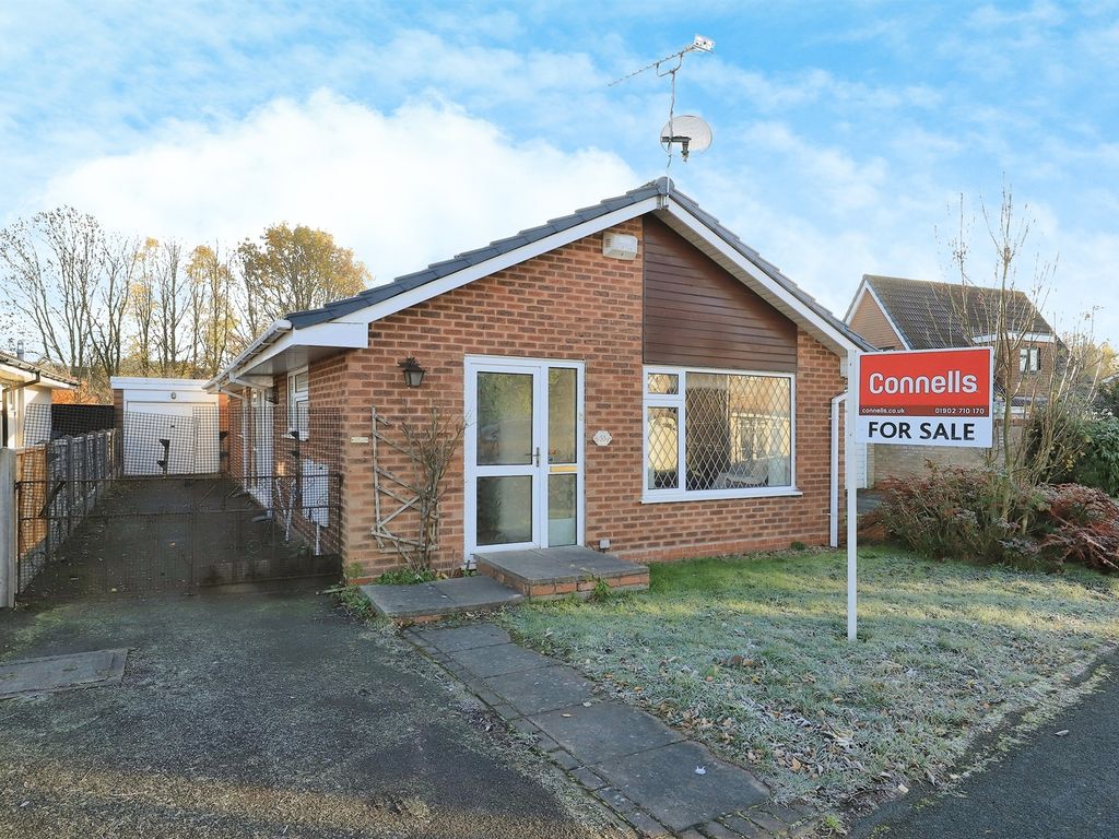 3 bed detached bungalow for sale in Clewley Drive, Pendeford, Wolverhampton WV9, £250,000