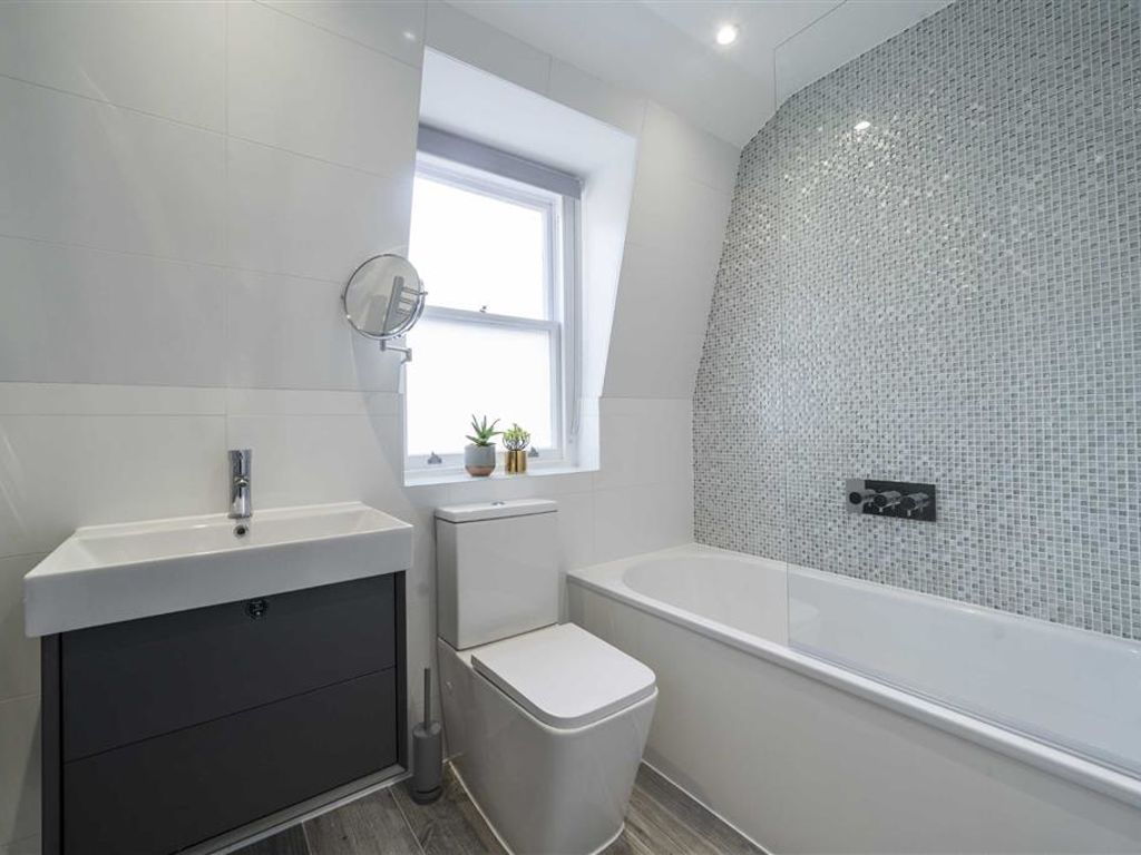 2 bed flat to rent in Rutland Gate, London SW7, £5,612 pcm