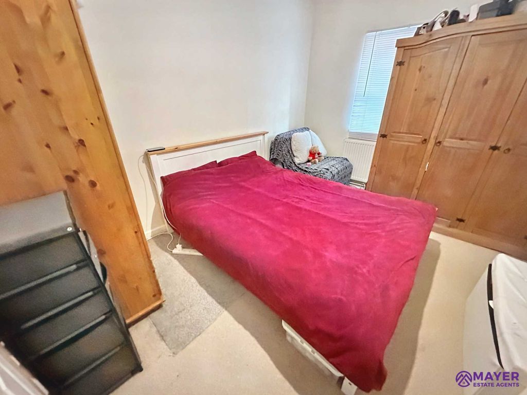 2 bed flat for sale in Station Road, Keyham PL2, £130,000