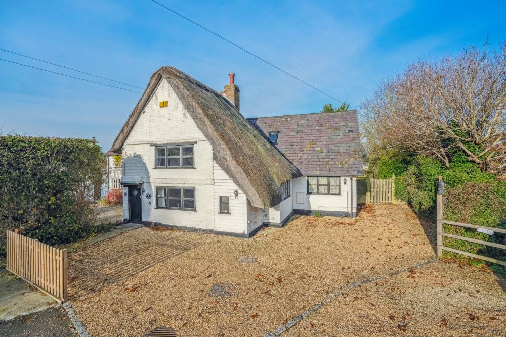 3 bed cottage for sale in Swallow Lane, Stoke Mandeville, Aylesbury HP22, £695,000