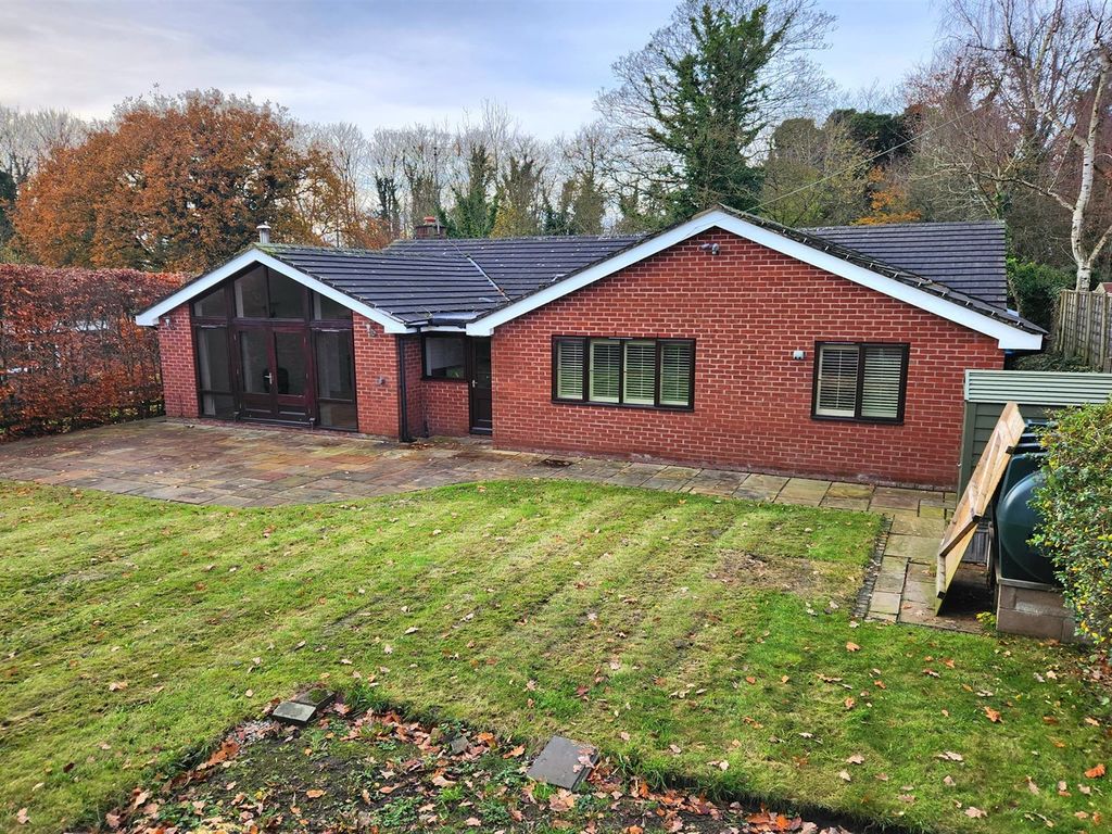 4 bed detached bungalow for sale in Street Lane, Lower Whitley, Warrington WA4, £625,000