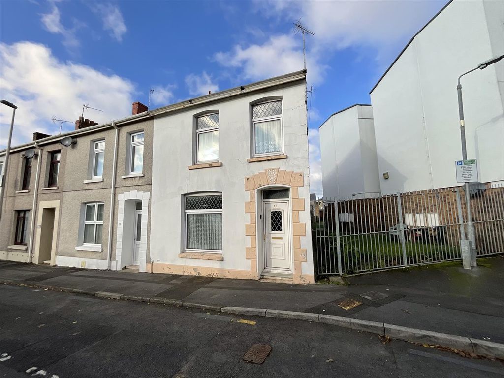 3 bed end terrace house for sale in Upper Robinson Street, Llanelli SA15, £69,995