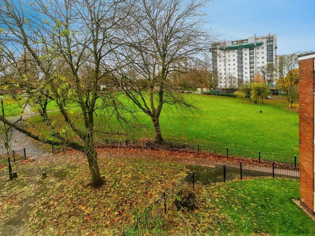 2 bed flat for sale in The Green, Bloxwich, Walsall WS3, £90,000
