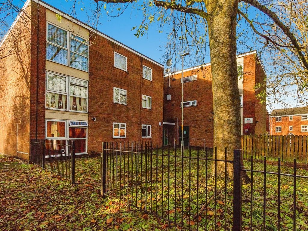2 bed flat for sale in The Green, Bloxwich, Walsall WS3, £90,000