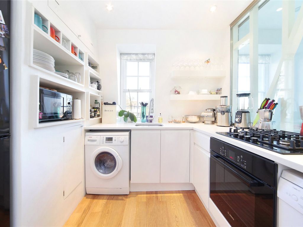 2 bed flat for sale in Clapham Common Northside, Clapham Common, London SW4, £850,000