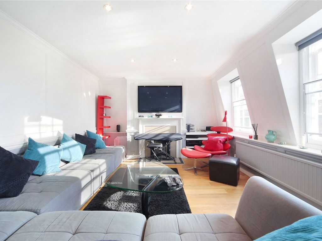 2 bed flat for sale in Clapham Common Northside, Clapham Common, London SW4, £850,000