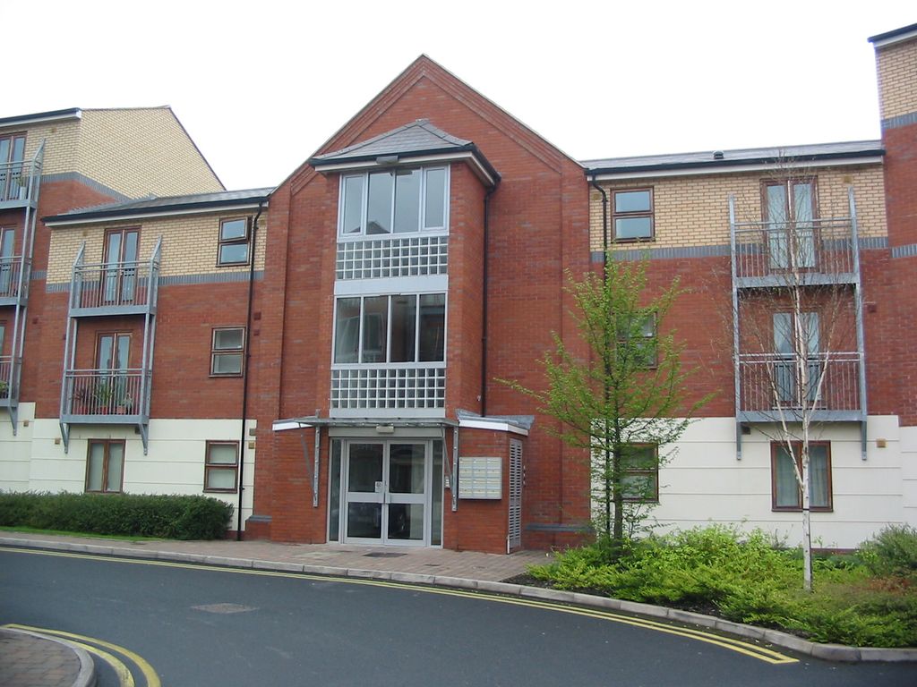 2 bed flat to rent in Consort Place, Albert Road B79, £750 pcm