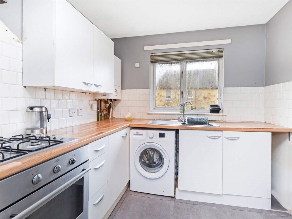 2 bed flat for sale in Burnside Crescent, Blantyre, Glasgow, South Lanarkshire G72, £85,000