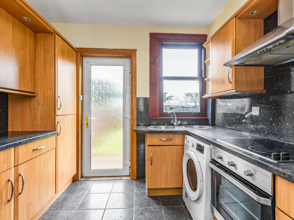 3 bed flat for sale in 2 The Quadrant, Penicuik EH26, £150,000