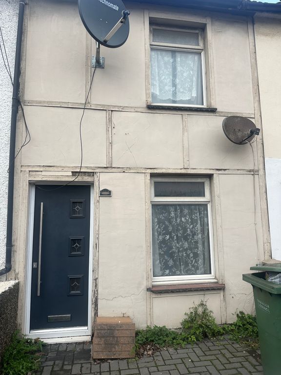 2 bed terraced house for sale in London Road, Grays RM20, £240,000