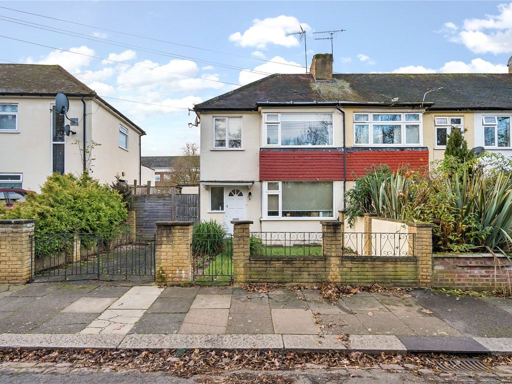 3 bed end terrace house for sale in Alexandra Road, London N10, £650,000
