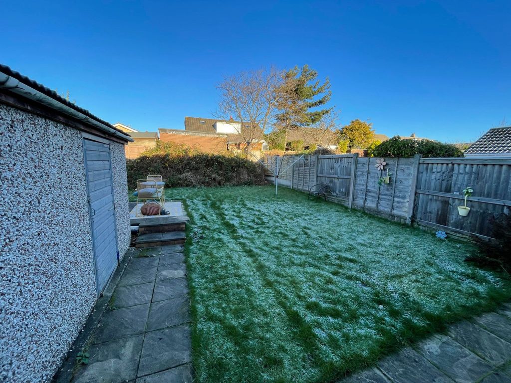 3 bed bungalow for sale in Hillside Close, Thornton FY5, £210,000