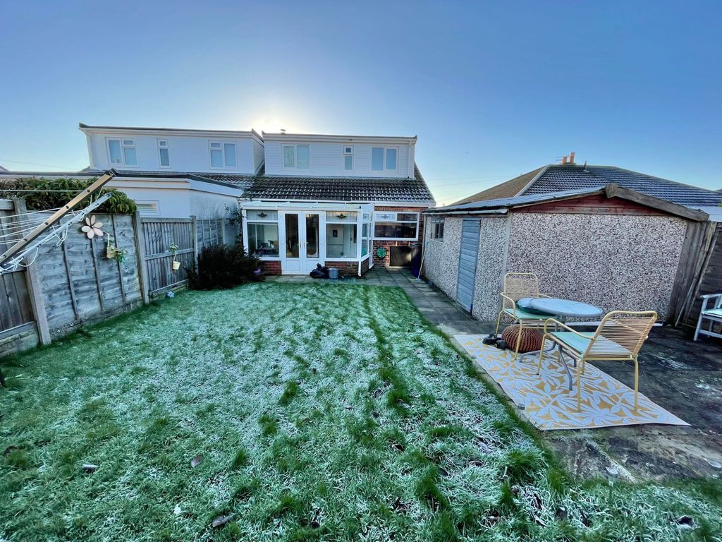 3 bed bungalow for sale in Hillside Close, Thornton FY5, £210,000