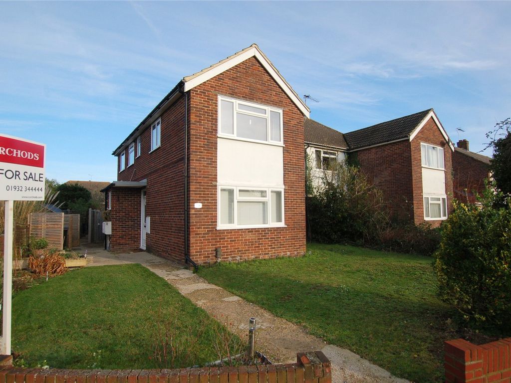 3 bed maisonette for sale in Copthall Way, New Haw KT15, £335,000
