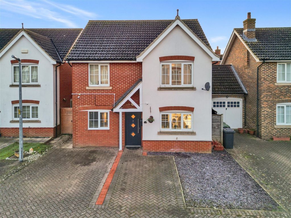 4 bed detached house for sale in Sage Close, Biggleswade SG18, £500,000