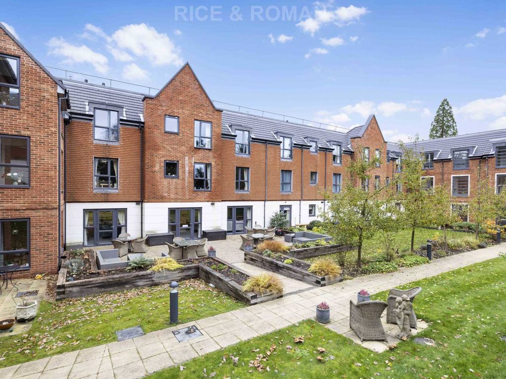 2 bed flat for sale in Dukes Ride, Crowthorne RG45, £370,000