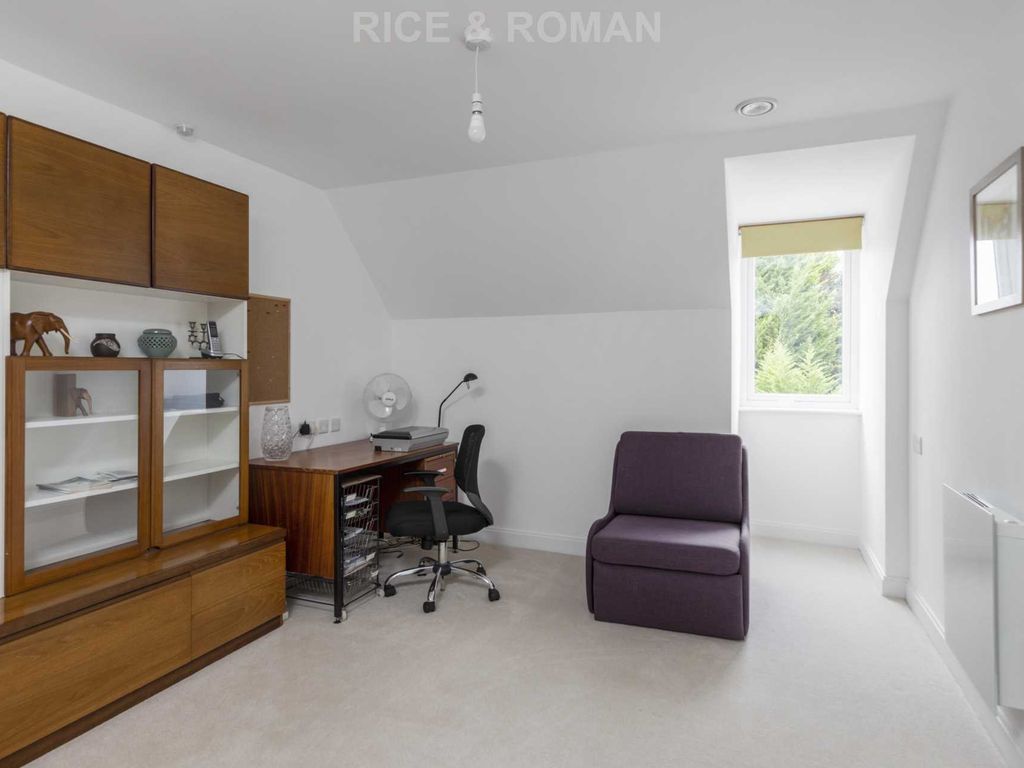 2 bed flat for sale in Dukes Ride, Crowthorne RG45, £370,000