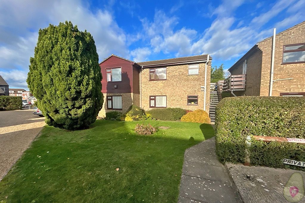 1 bed maisonette for sale in Oakengrove Court, Hazlemere HP15, £215,000