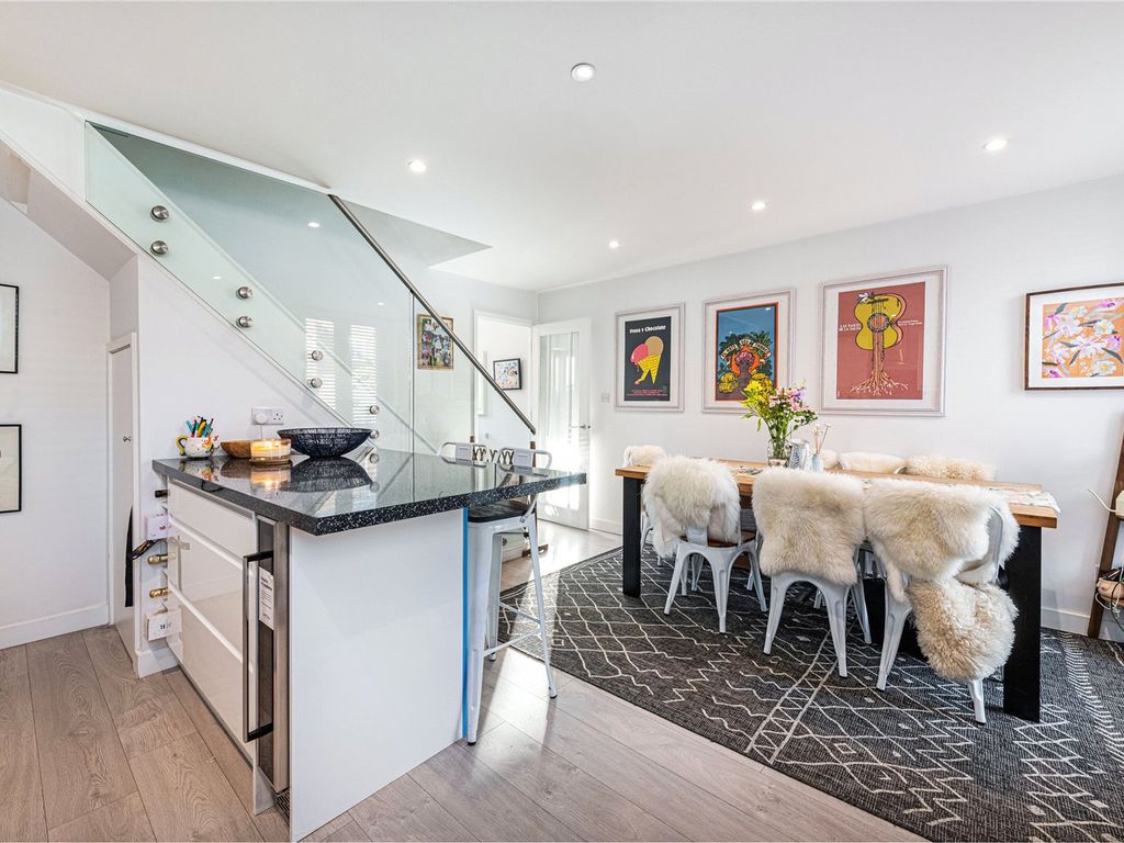 2 bed detached house for sale in Evesham Way, London SW11, £699,999