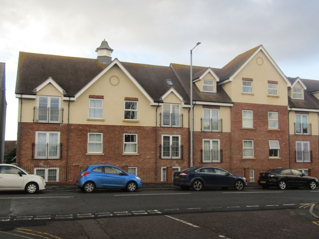 2 bed flat to rent in Main Road, Dovercourt, Harwich CO12, £950 pcm