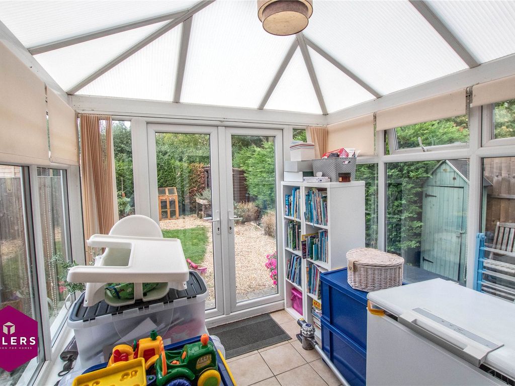 2 bed end terrace house to rent in Chapmans Close, Landbeach, Cambridge, Cambridgeshire CB25, £1,200 pcm