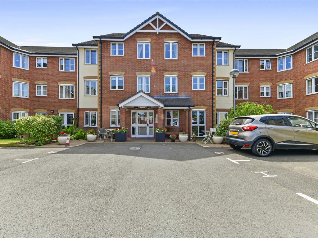 2 bed flat for sale in Edwards Court, Queens Road, Attleborough NR17, £215,000