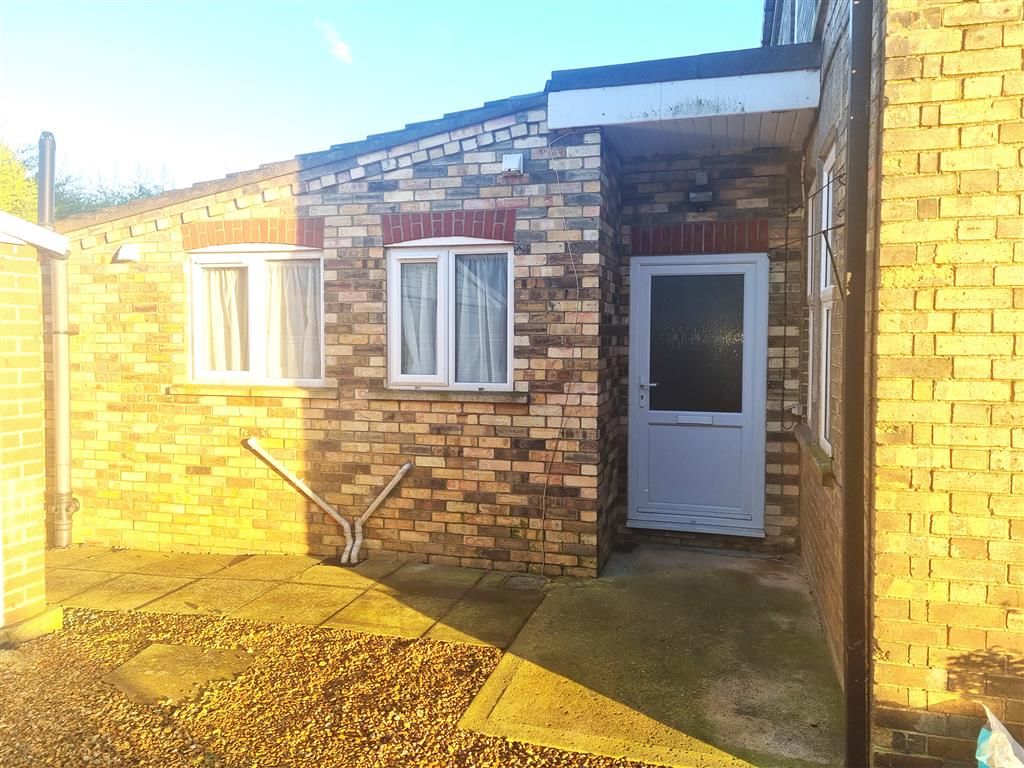 Studio to rent in Hooks Drove, Murrow, Wisbech PE13, £500 pcm