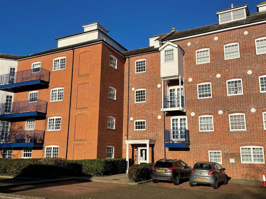 1 bed flat for sale in Colchester Road, West Bergholt, Colchester CO6, £160,000