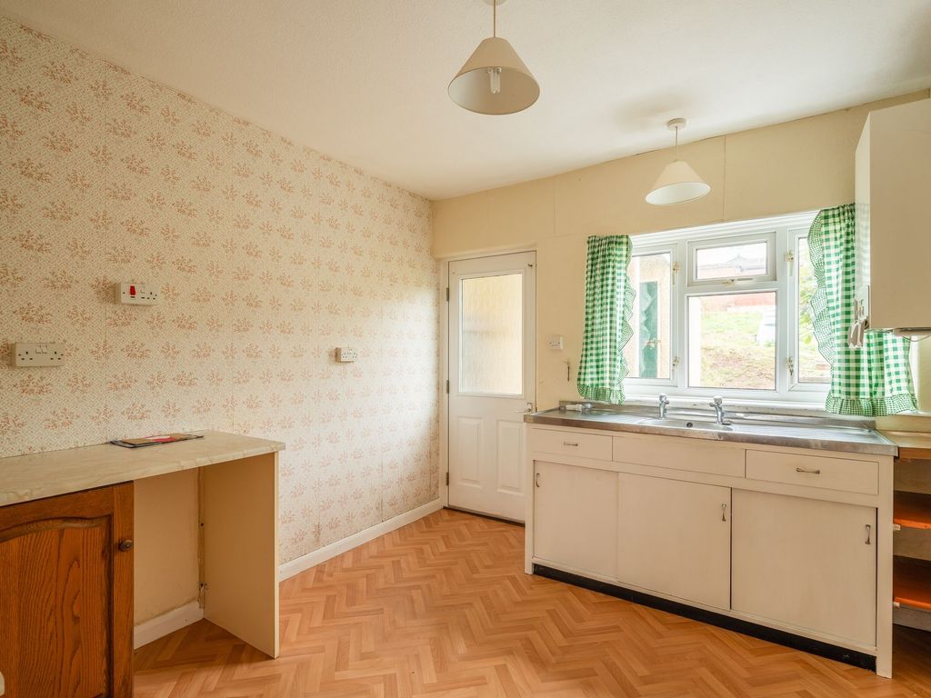 3 bed terraced house for sale in Barnfield, Crediton EX17, £210,000