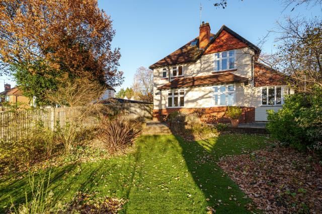 4 bed detached house for sale in Reading, Berkshire RG2, £900,000