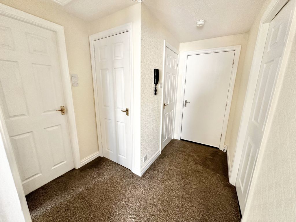 1 bed flat for sale in Swan Drive, Cleveleys FY5, £90,000