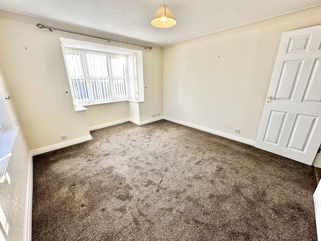 1 bed flat for sale in Swan Drive, Cleveleys FY5, £90,000