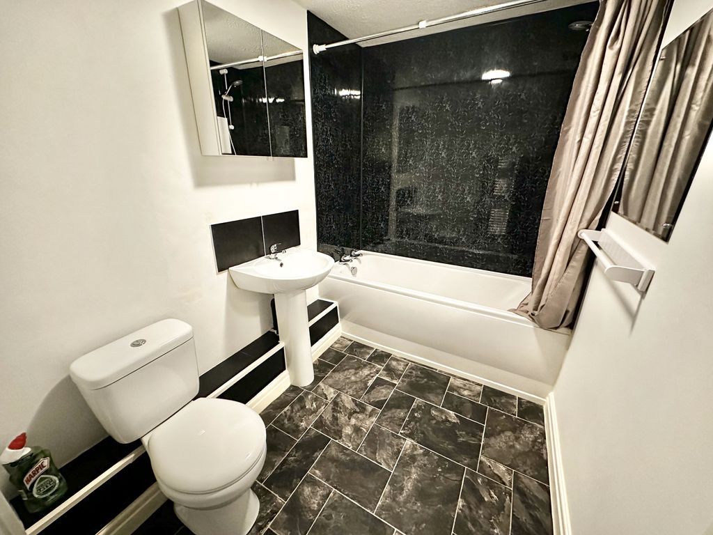 1 bed flat for sale in Swan Drive, Cleveleys FY5, £90,000