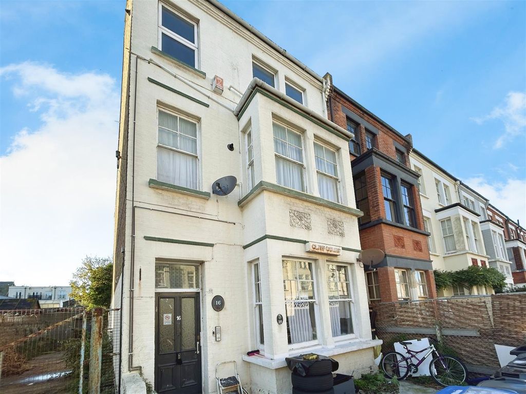 2 bed flat for sale in Norfolk Road, Cliftonville, Margate CT9, £170,000