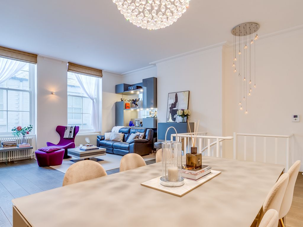 2 bed flat for sale in Pont Street, London SW1X, £1,700,000
