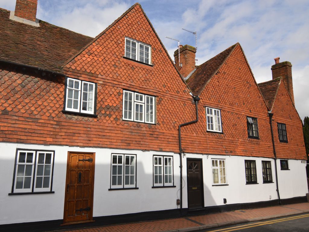 2 bed terraced house to rent in Rose Street, Wokingham RG40, £1,450 pcm