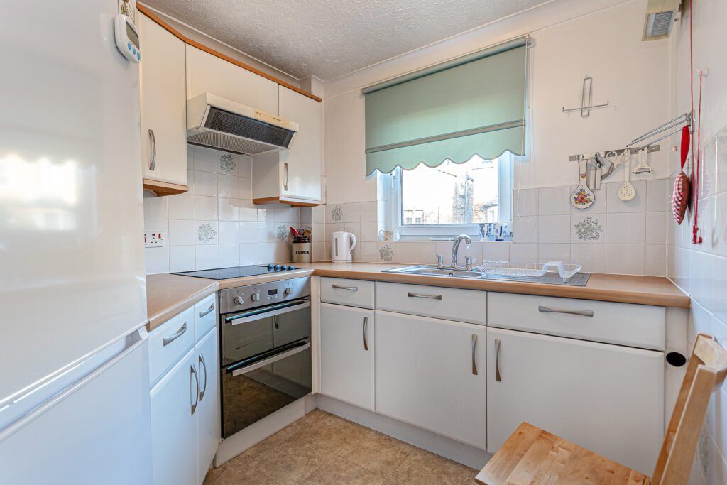 1 bed flat for sale in Eccles Court, Stirling FK7, £105,000