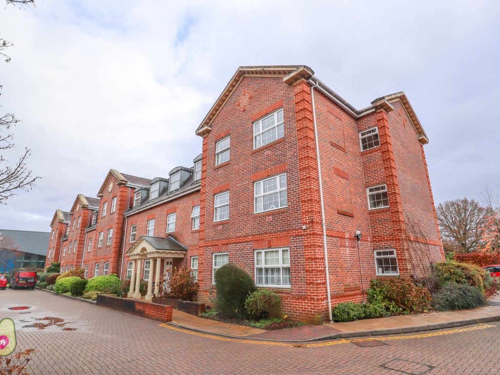 1 bed flat for sale in Academy Gate, 233 London Road, Camberley, Surrey GU15, £125,000