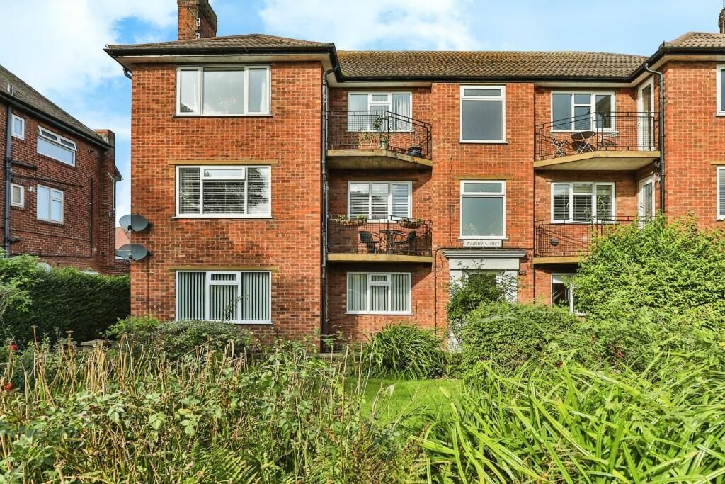 2 bed flat for sale in Givendale Road, Scarborough YO12, £140,000