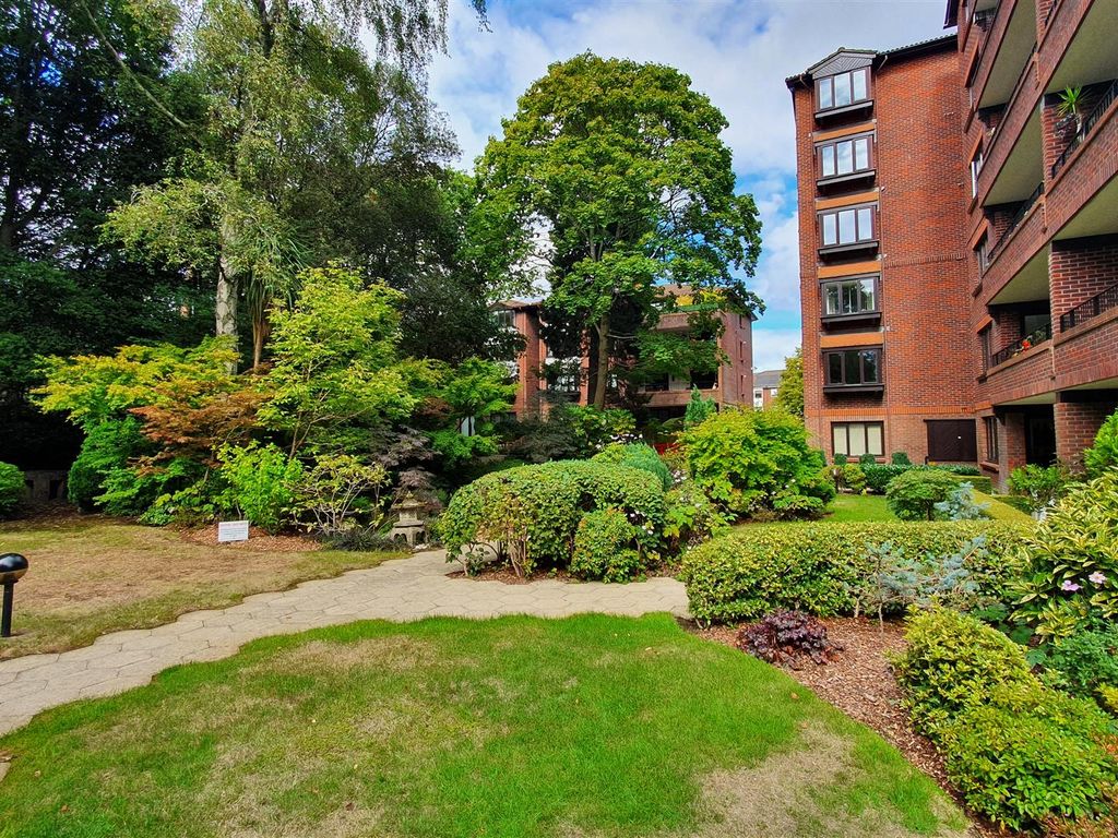 2 bed flat for sale in Lindsay Road, Branksome Park, Poole BH13, £265,000